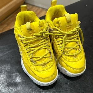 Kids yellow fila size 13